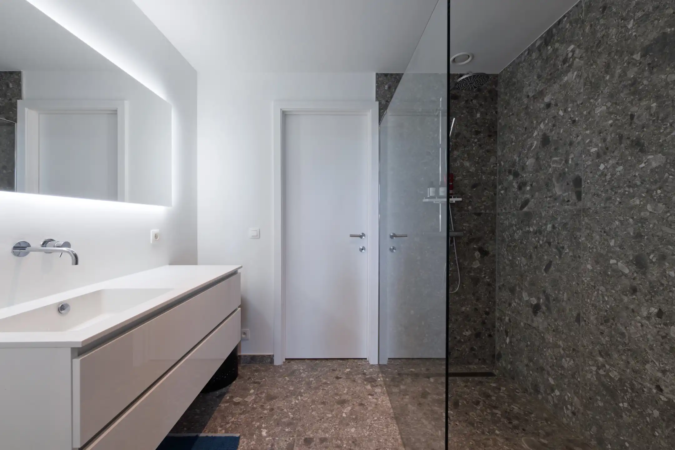 ANTWERPEN NIEUW-ZUID - Twee-slaapkamerappartement met terras foto 5