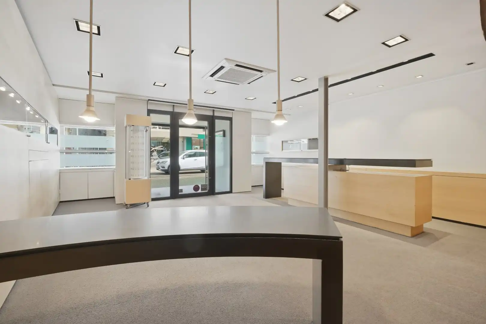 Multifunctionele woning met handelsruimte in hartje Veurne. foto 4