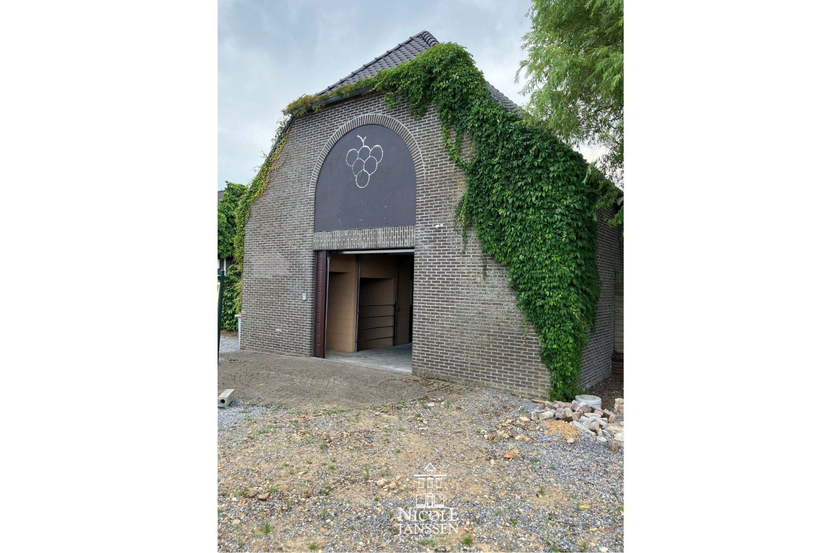 Magazijn van 310m² op commerciële A-locatie! foto {{pictureIndex}}