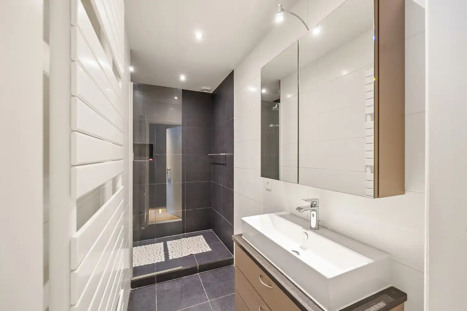 Riante seventies dokterswoning met terras en tuin op gegeerde locatie foto 24