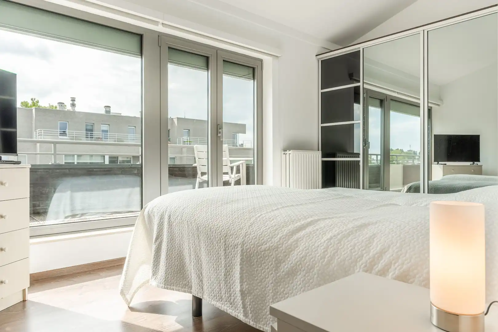 Prachtig duplex appartement met 3 slaapkamers, 3 terrassen en 2 autostaanplaatsen foto 15