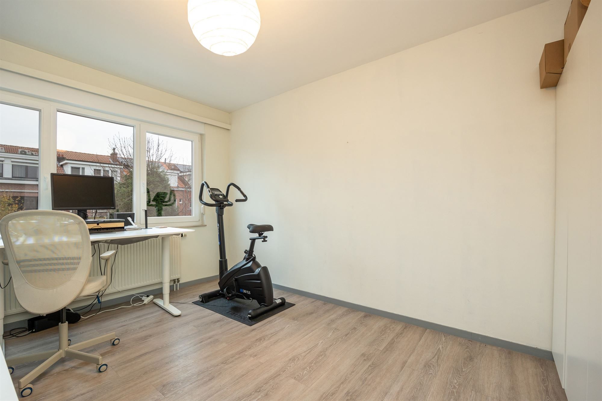 Ruime gezinswoning met drie slaapkamers en tuin foto 14