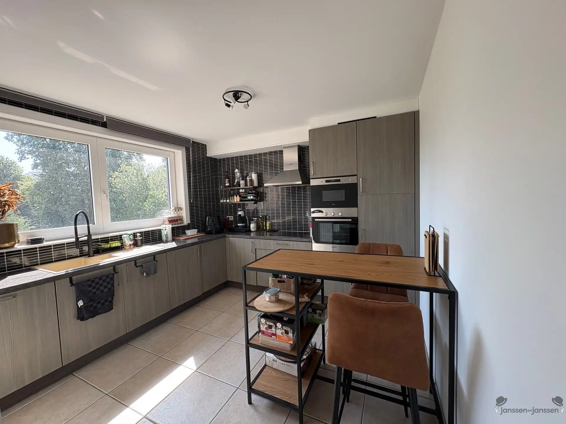 Ruim duplex appartement met terras en ondergrondse staanplaats te huur in Leopoldsburg  foto 6