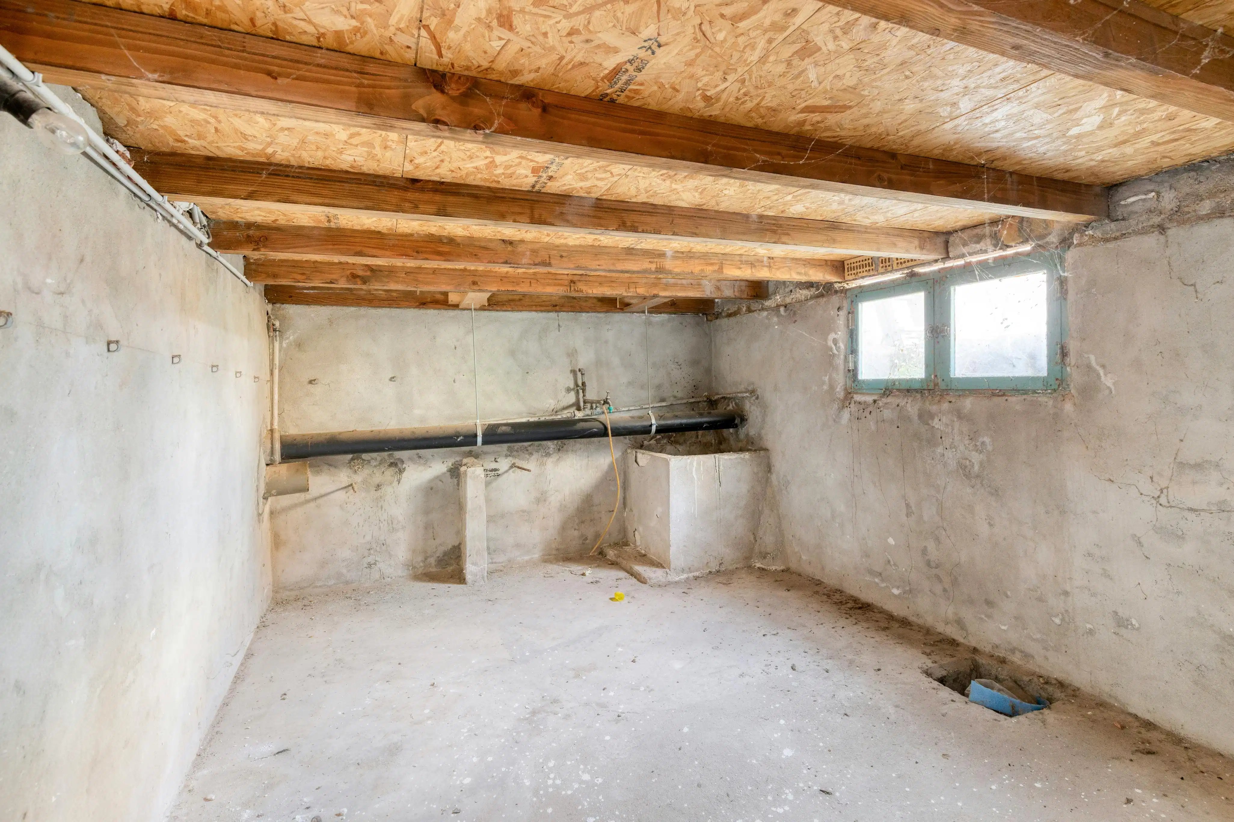 Verder te renoveren woning met tuin en garage in Adinkerke. foto 27