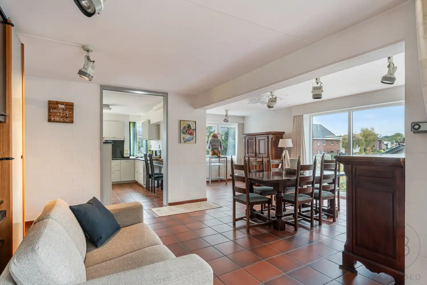 Pand met vergunde praktijkruimte, woonst, garage en carport in Opglabbeek foto 28