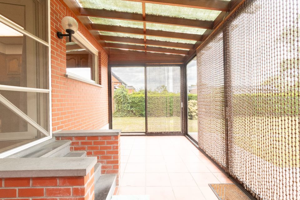 Halfopen gezinswoning met grote tuin in groene omgeving foto 16