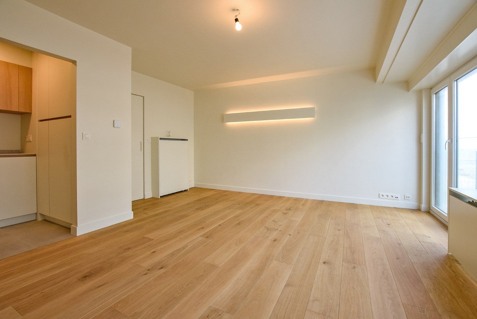 Kwalitatief gerenoveerd 2-slaapkamerappartment met zijdelings zeezicht en terras te Oostduinkerke-Bad foto 4