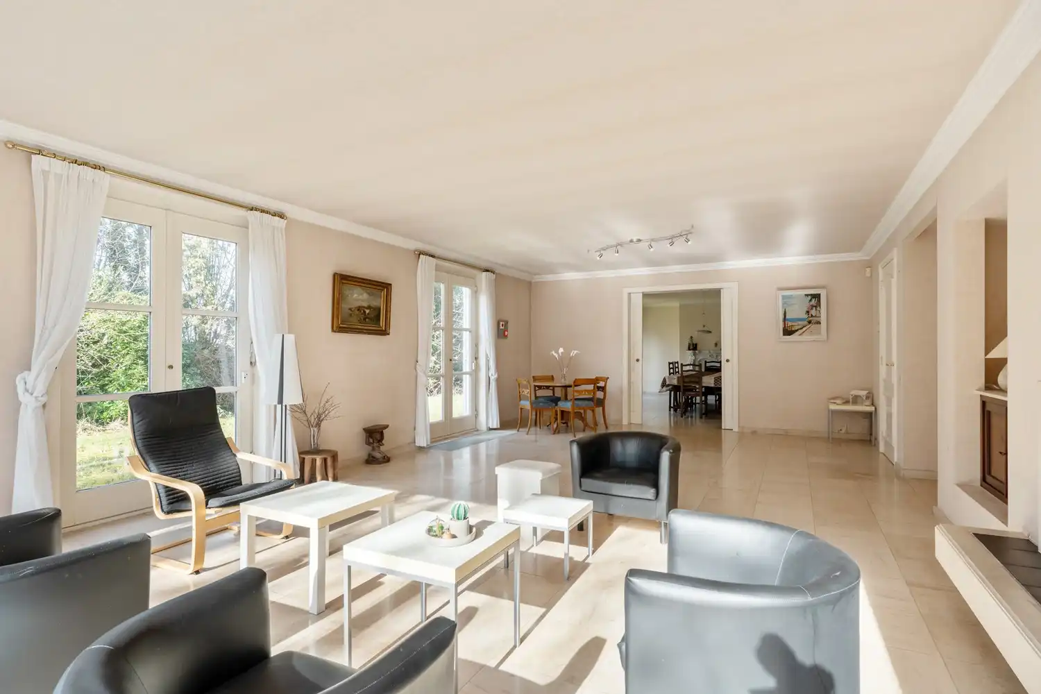 Residentieel gelegen villa met 4-5 ruime slaapkamers/bureau , 2 badkamers, 2 garages en een tuin op een perceel van 11a 71ca te Winksele gemeente Herent. foto 6