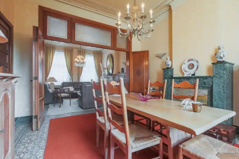 Prachtige, te renoveren, authentieke burgerwoning  met 5 slaapkamers, tuin en ruime garage. foto 17