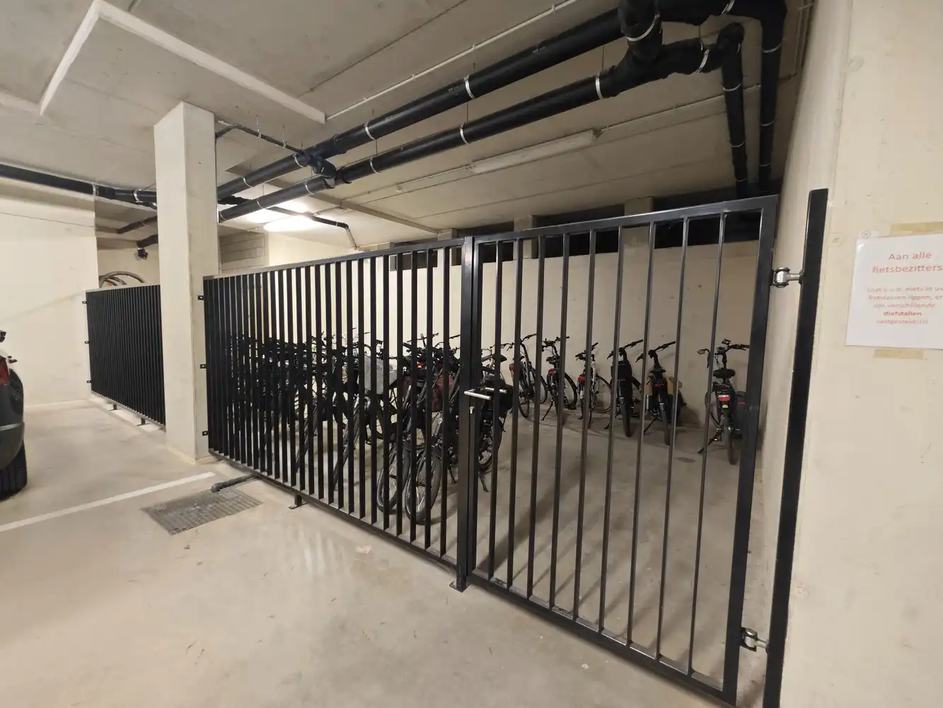 PRACHTIG PENTHOUSE MET 3 SLPKS, ONDERGR. PARKEERPL. EN KELDERBERGING IN HET CENTRUM foto 27