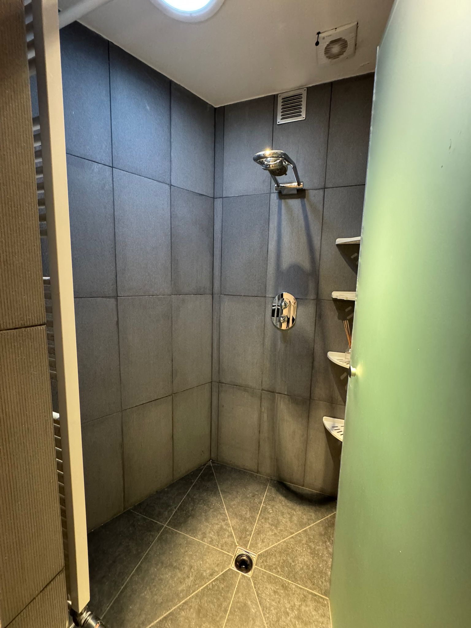 Ruim/luxueus gemeubeld appartement(penthouse)-rustig gelegen foto 2
