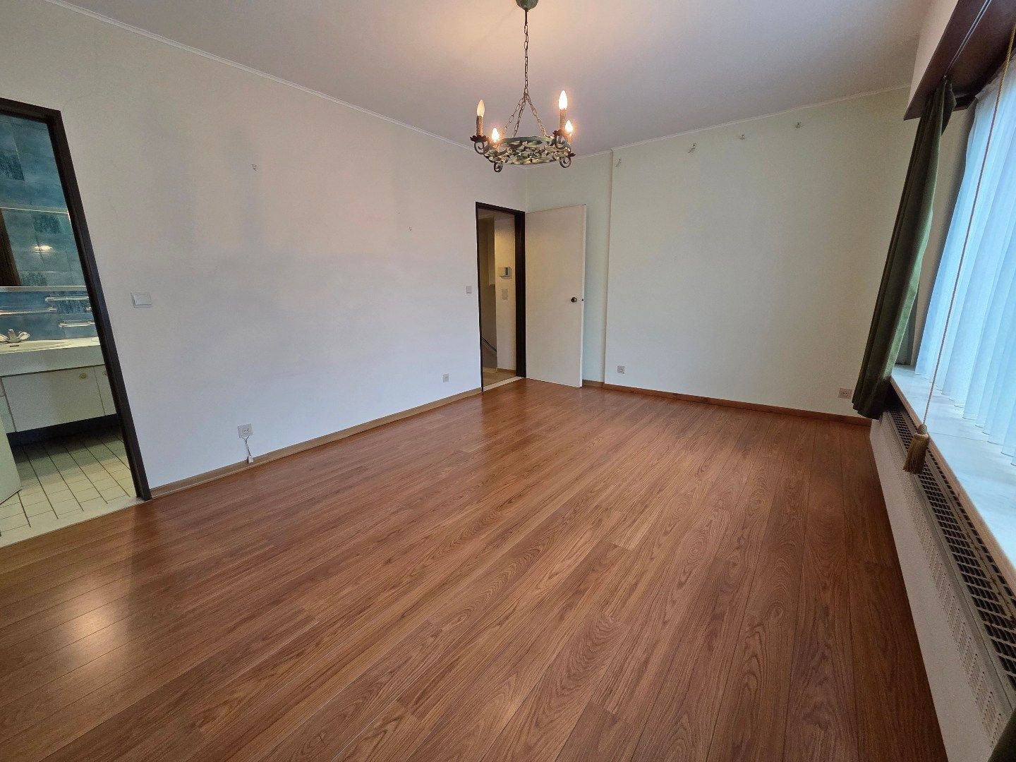 Ruime te renoveren woning met aanpalende gronden voor een totale oppervlakte van 12860 m²! foto 10