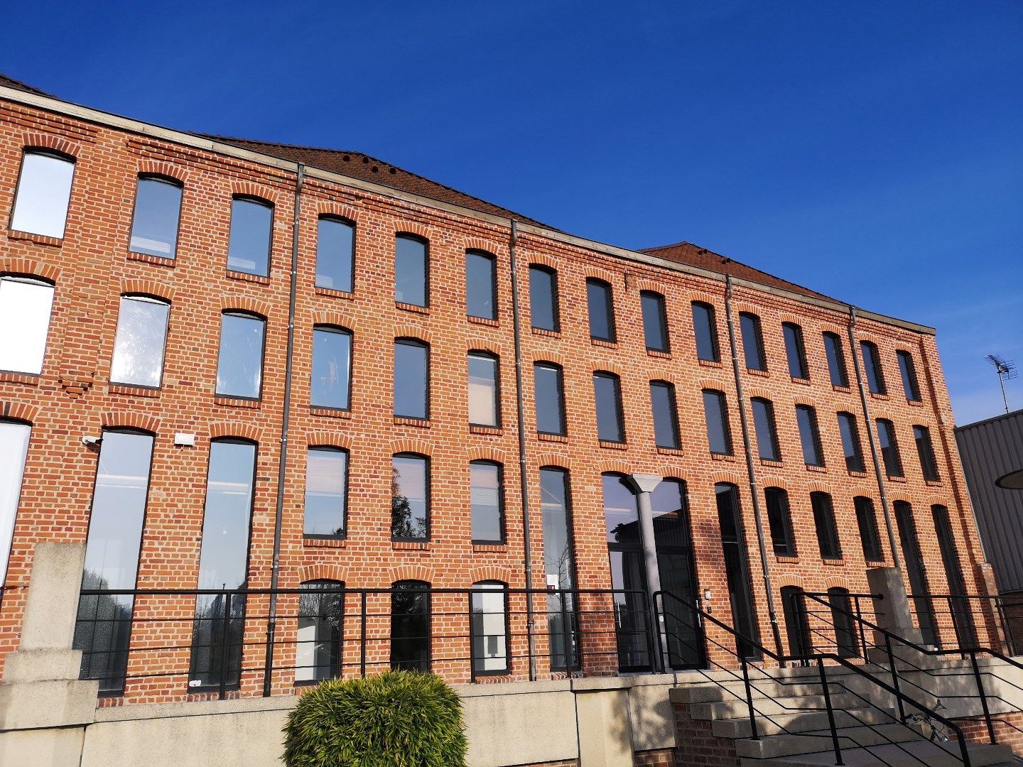 Loftkantoor van 1050m² met parking foto {{pictureIndex}}