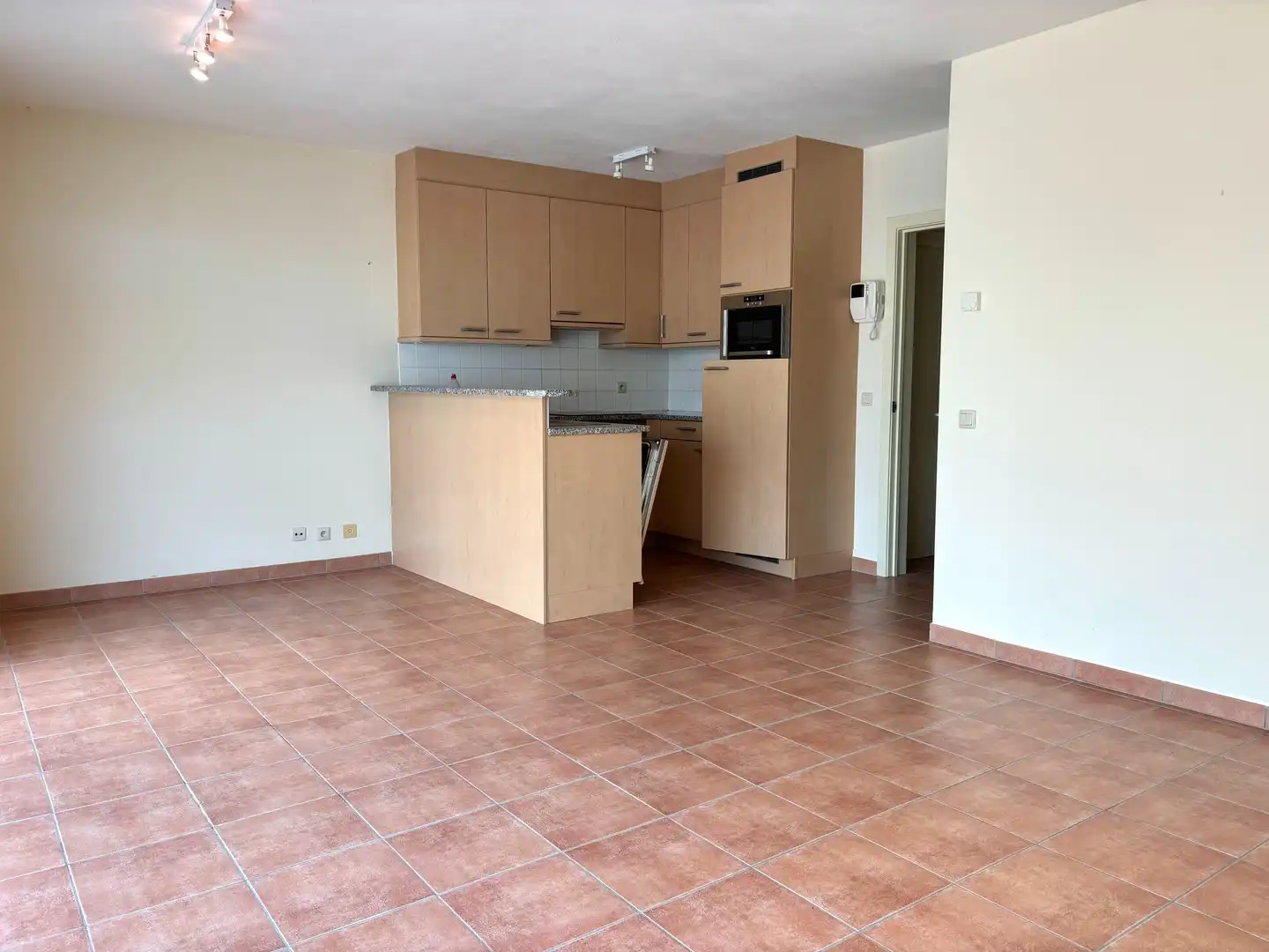 Ongemeubeld appartement met 2 slaapkamers te huur in Nieuwpoort-bad foto 4