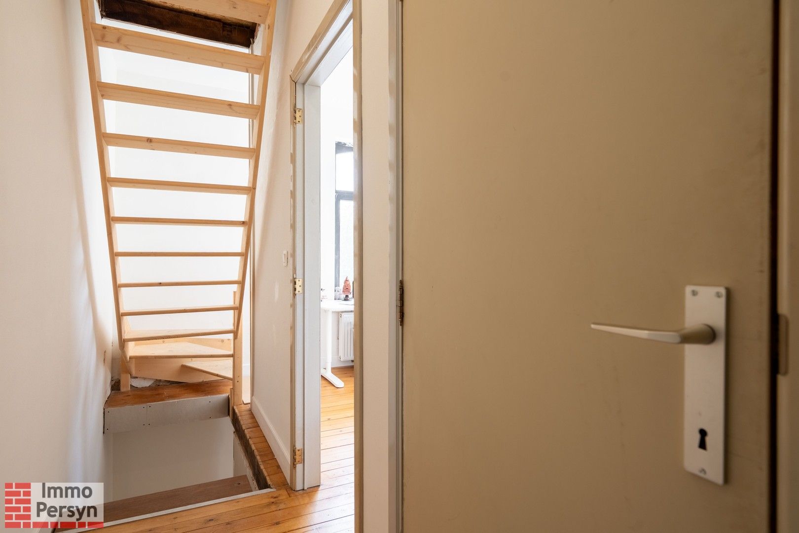 Gerenoveerde woning met 2 slaapkamers nabij het station. foto 13