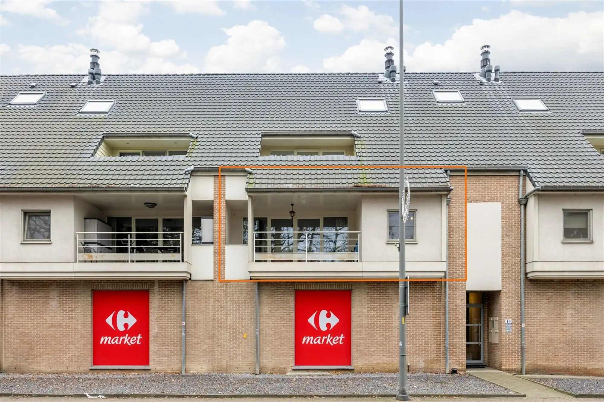 ENERGIEZUINIG APPARTEMENT MET 2 SLAAPKAMERS EN ZEER RUIM TERRAS (50M²) IN HET CENTRUM VAN OOSTHAM foto 2