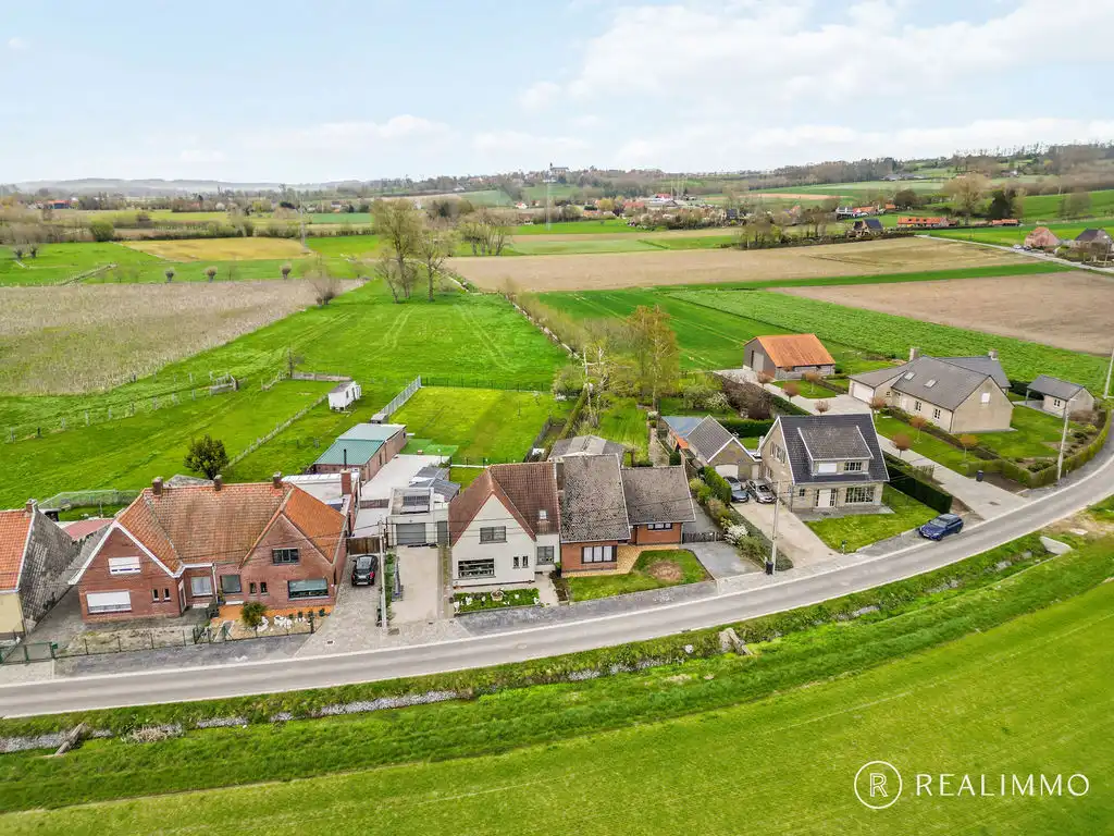 Prachtig gelegen woning op 1235m² ! foto 2