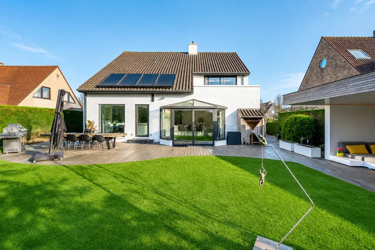Alleenstaande villa met 4 slaapkamers in een residentiële omgeving. foto 21