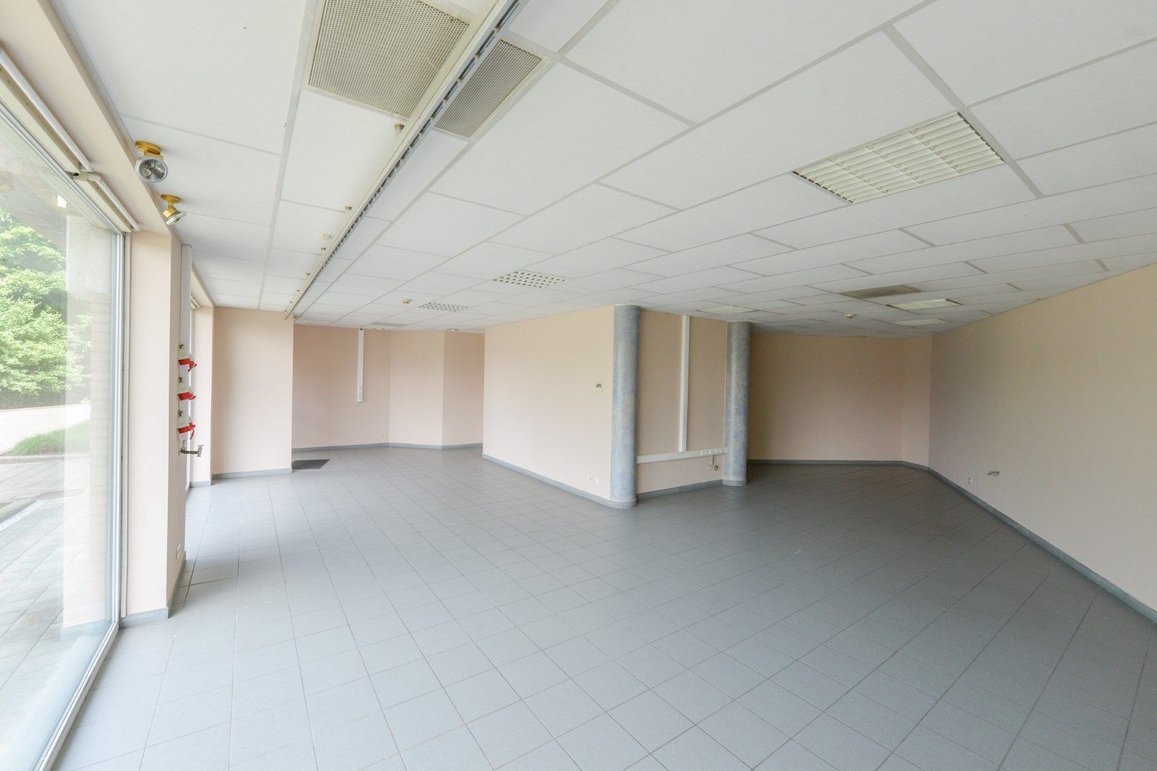 Handelspand van 100m2 incl garage op zichtlocatie! foto 5