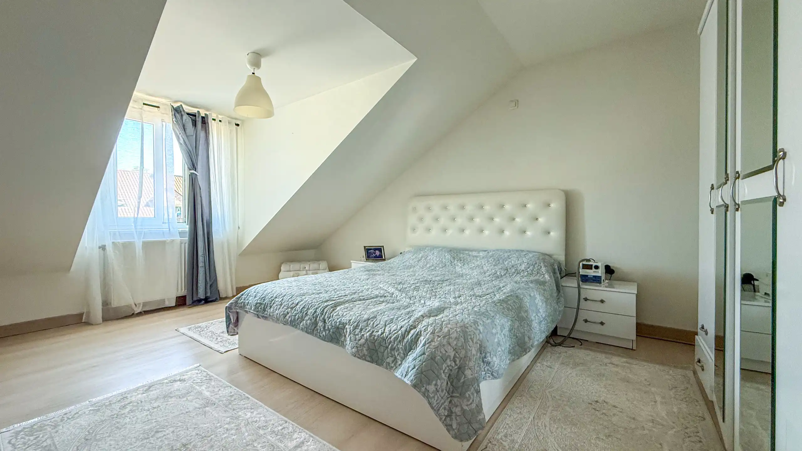 Instapklaar appartement met 2 slpks, balkon, tuin + parking! foto 13