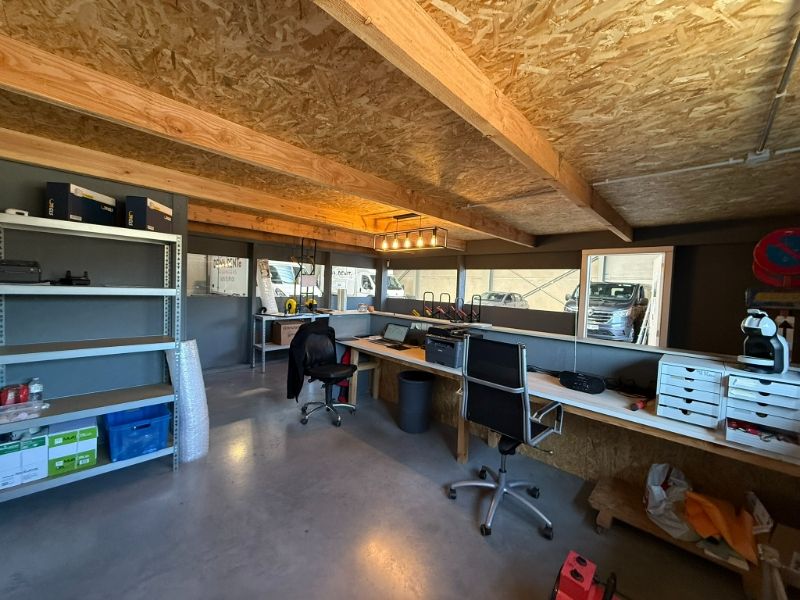 Opbrengsteigendom met verhard terrein aan straatzijde (45m²) te koop op TOPlocatie foto 10