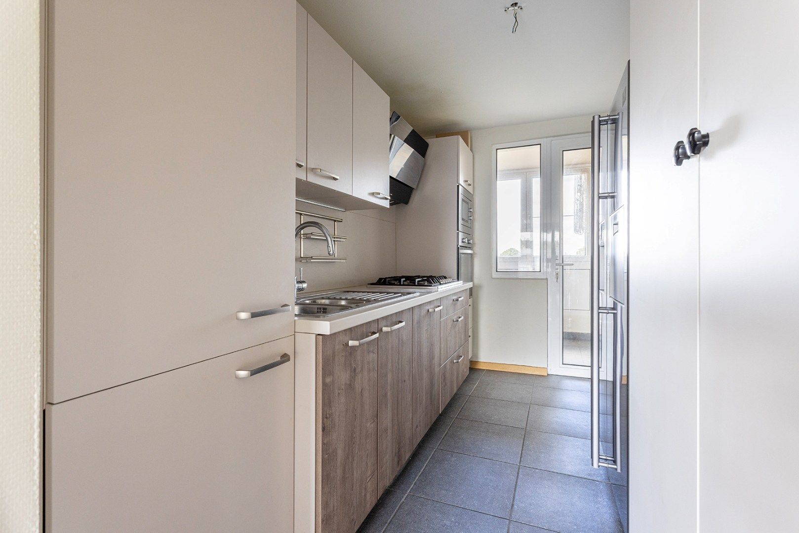 Instapklaar 2 slaapkamer appartement op centrale locatie.  foto 6