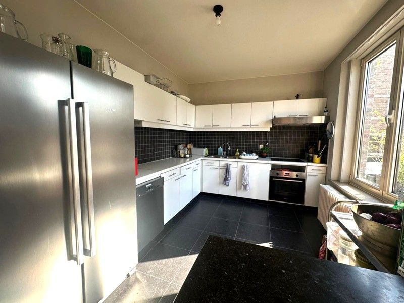 Zeer ruim appartement met terras en drie slaapkamers! foto 5
