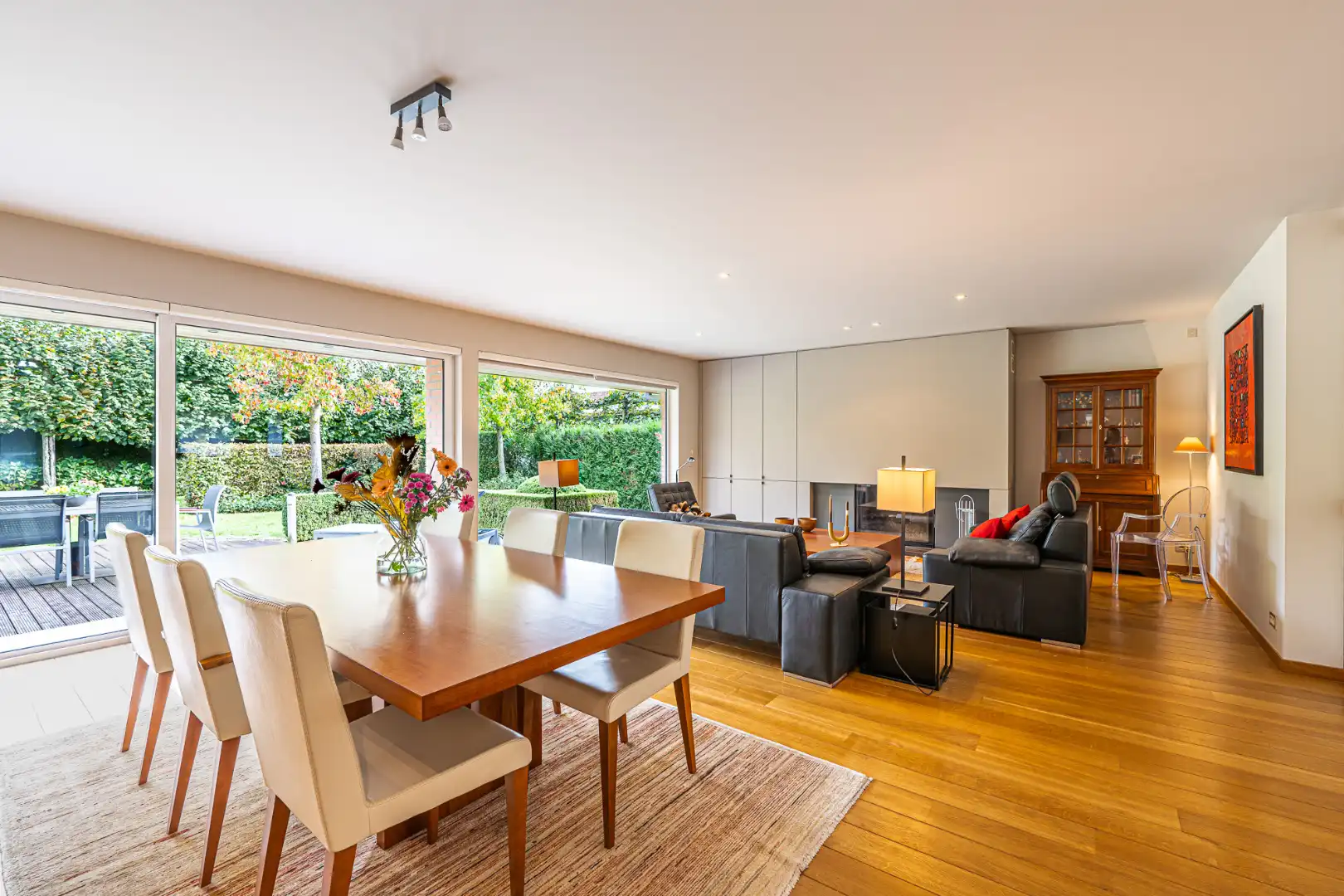 Ruime, instapklare villa met 4 slaapkamers, dubbele garage, burearuimte en aangelegde tuin op ideale ligging in Menen.  foto 7