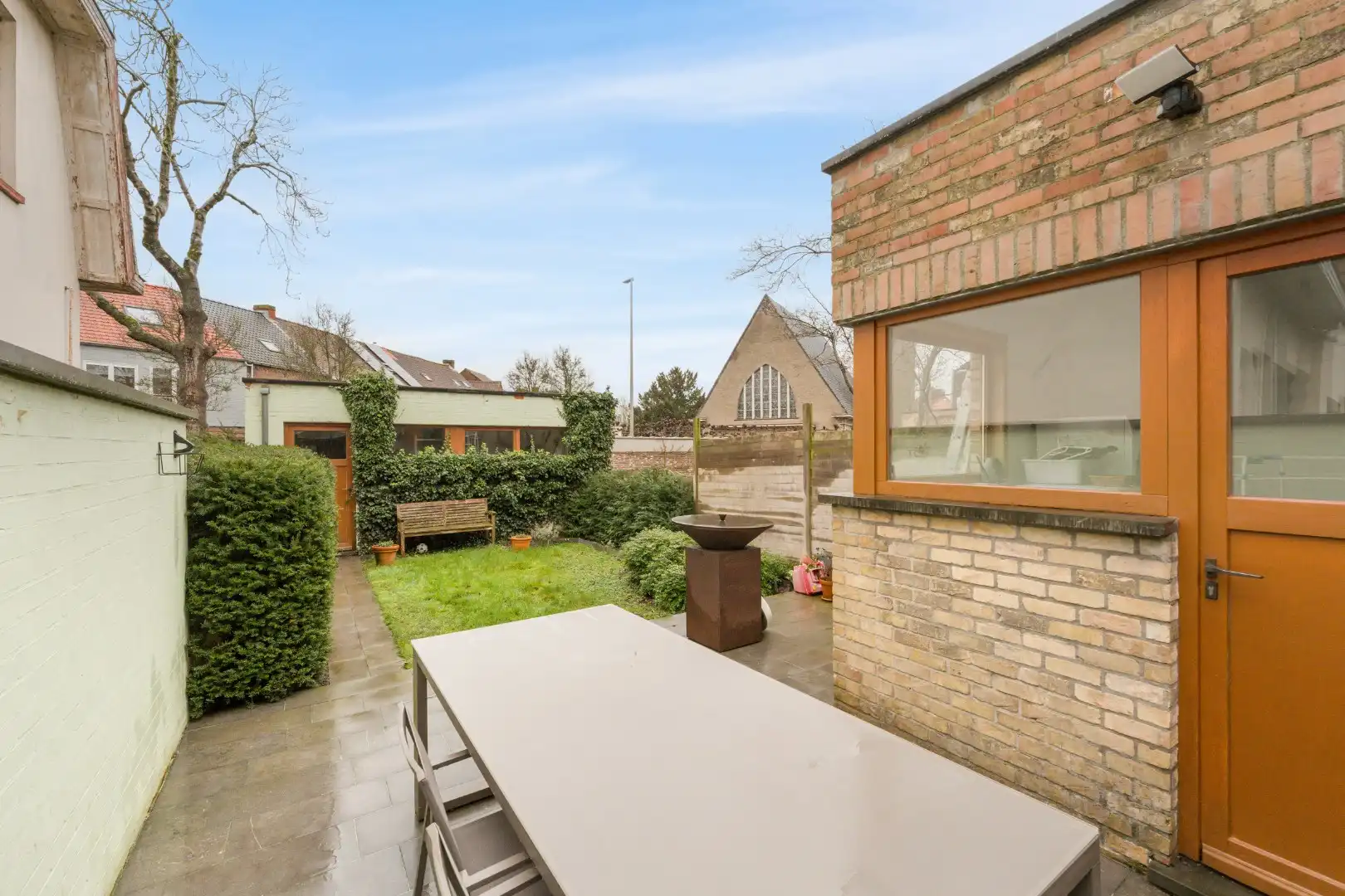 Karaktervolle halfopen woning op een strategische ligging te Assebroek. foto 19