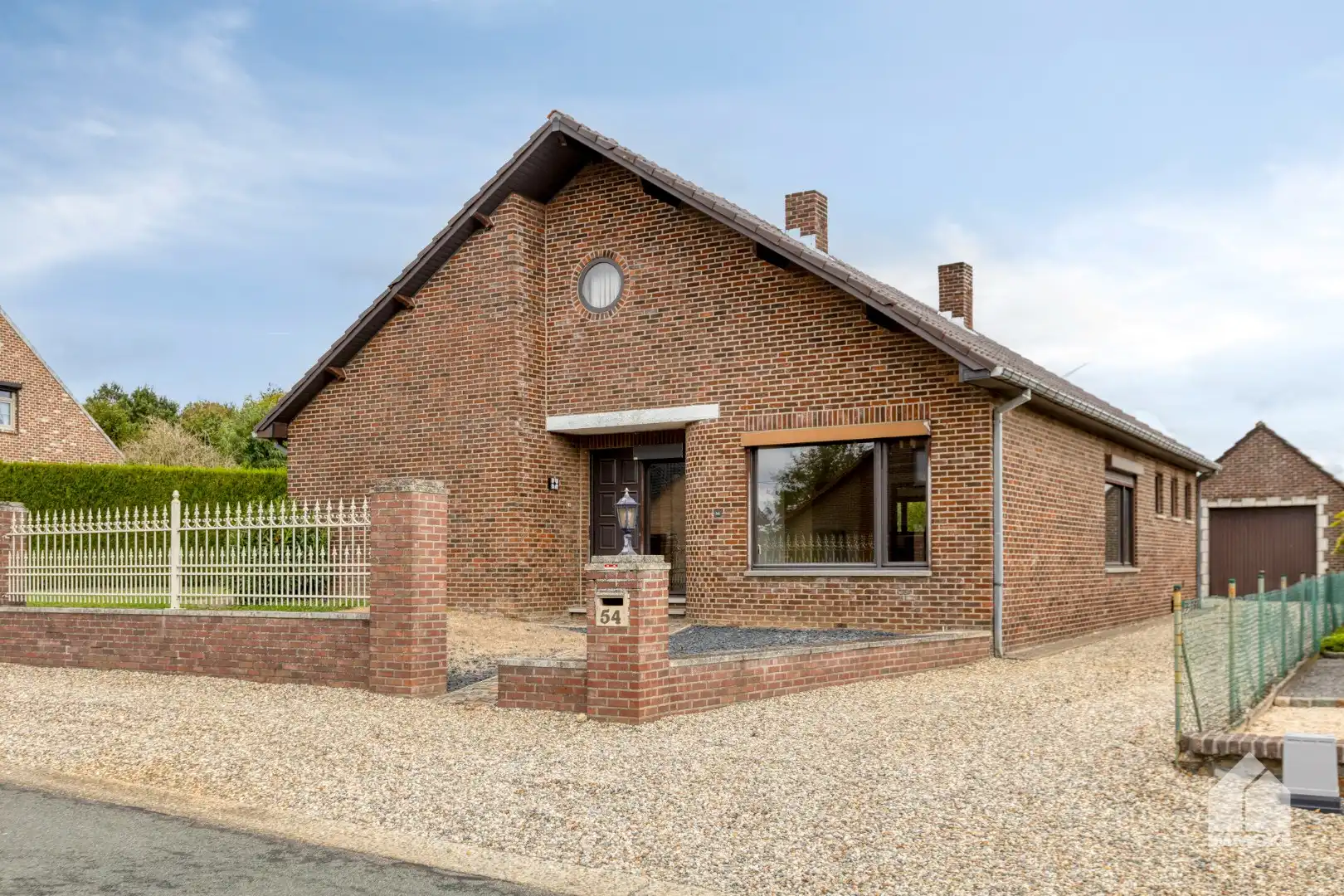 Hoofdfoto van de publicatie: Te renoveren woning op 8a 40ca met 3 slpk en vrijstaande garage.