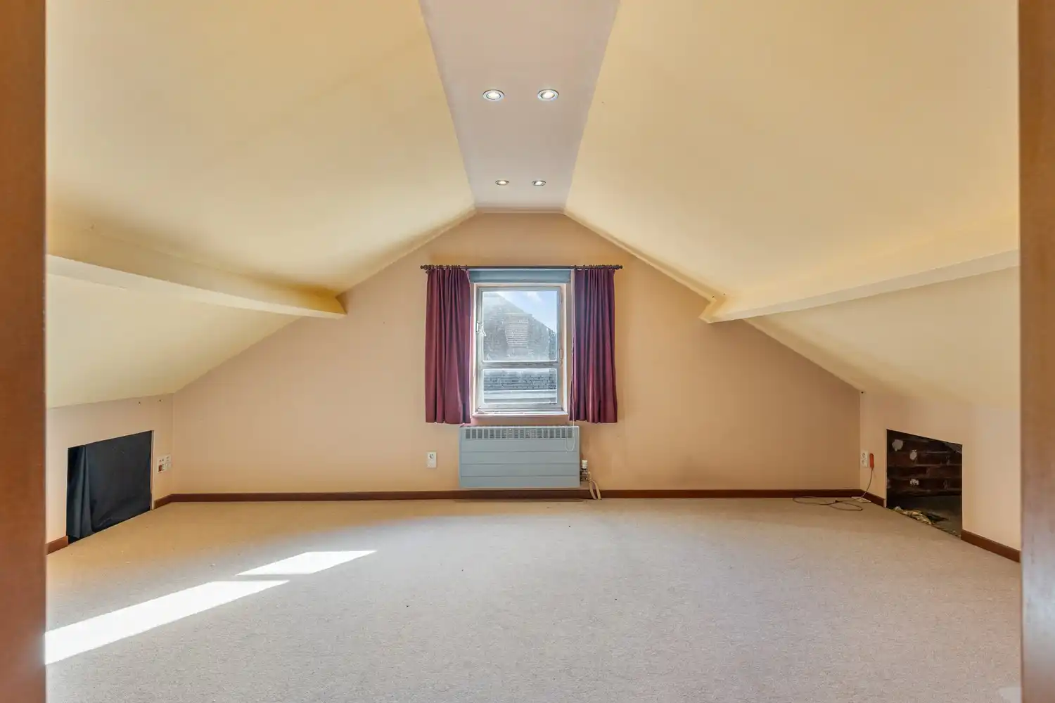 Goed gelegen en half open woning met 3 ruime slaapkamers, een extra leefruimte, een garage en een tuin te Kessel-Lo! foto 17