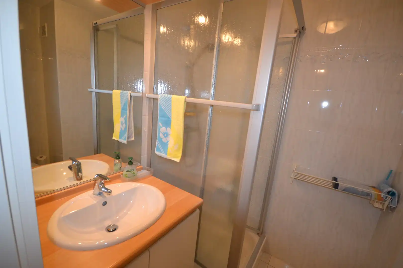 Twee slaapkamer appartement op enkele stappen van de zeedijk ! foto 8