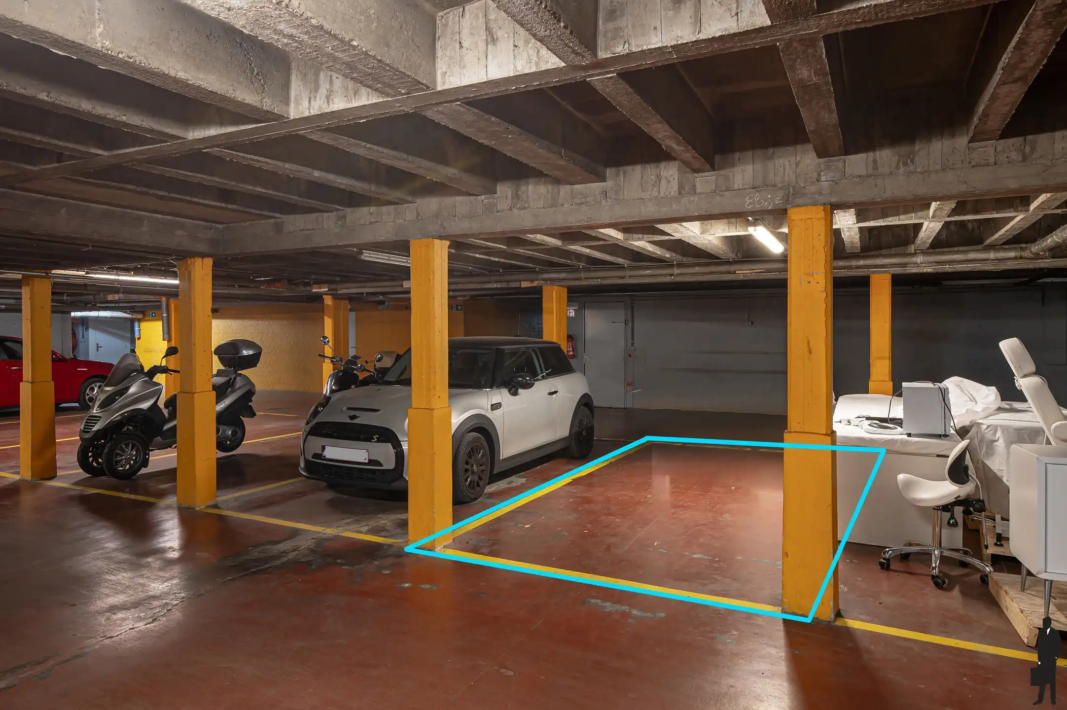 Een volledig gerenoveerd appartement (kantoor) met terras foto 11