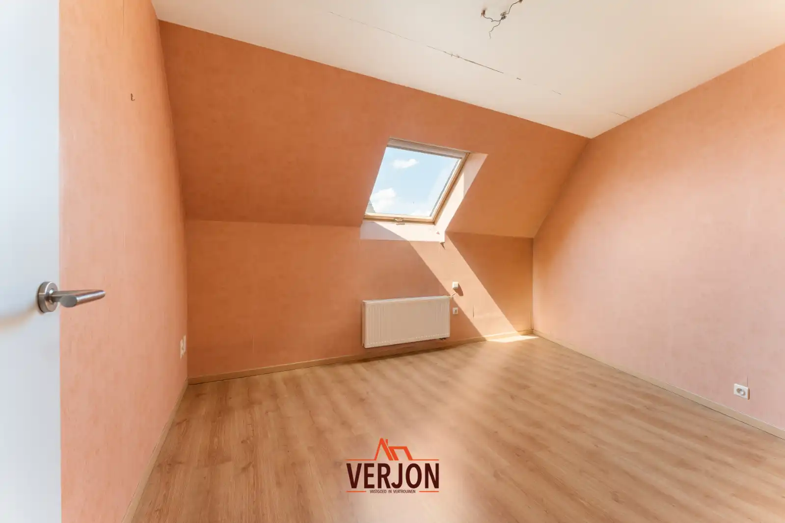 Ruim duplexappartement met 3 slaapkamers, garage en zonnig terras in het centrum van Lichtervelde! foto 11