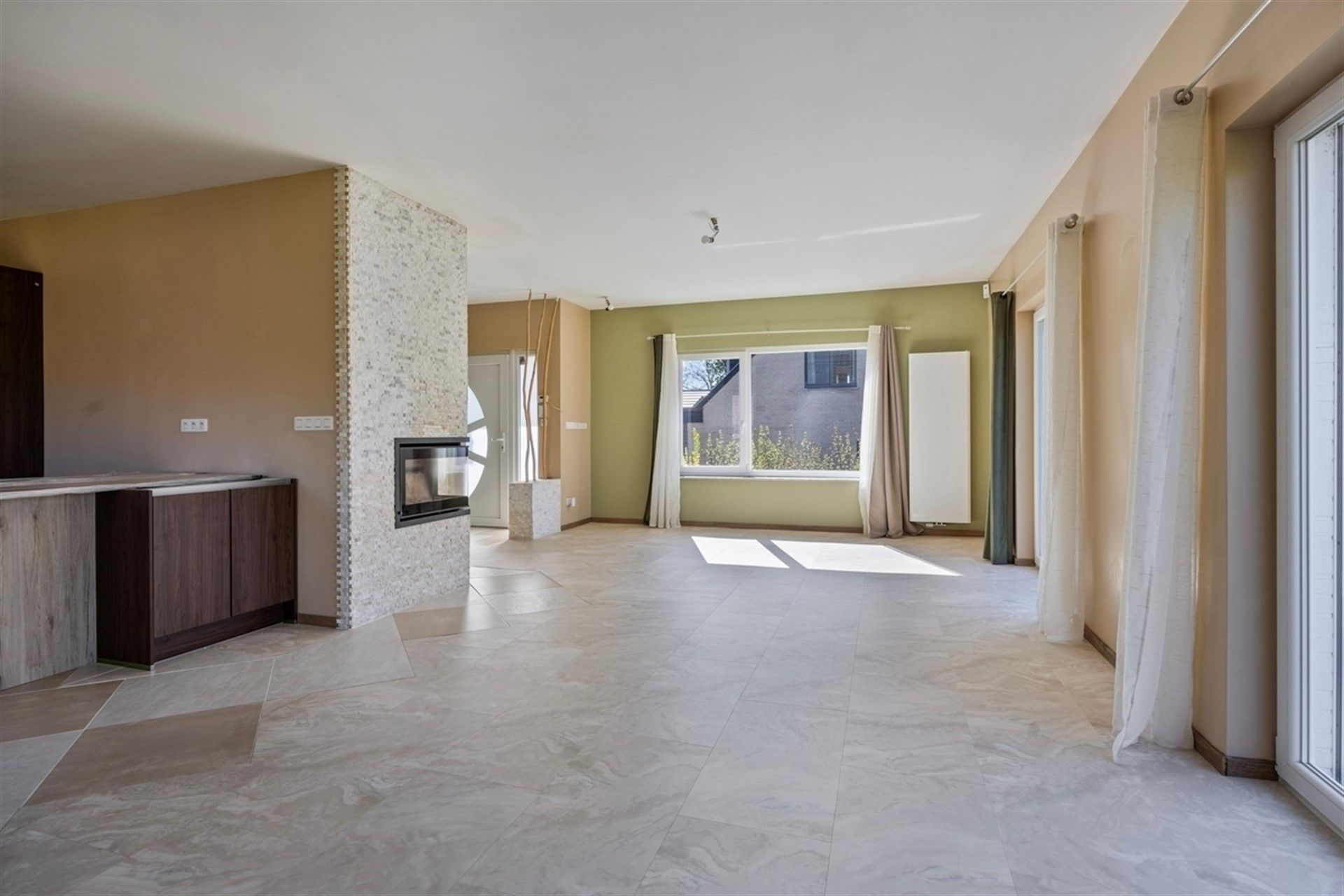 Ruime gerenoveerde villa met 4 slaapkmaers in residentiele wijk foto 9