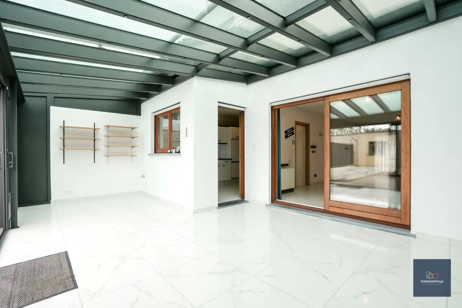Verzorgde woning in rij met tuin en dubbele garage foto 7