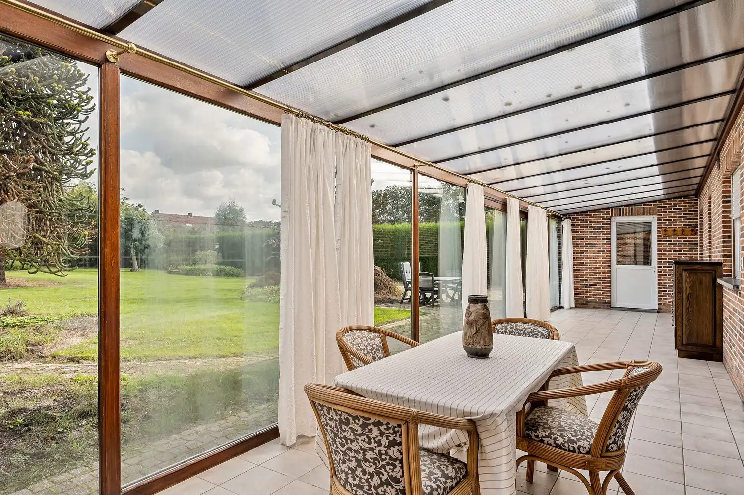 Laagbouwwoning op prachtig perceel van 2196m² foto 13