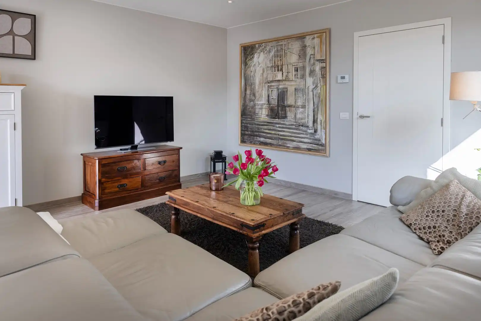 Jonge halfopenwoning met inpandige garage en aangename tuin. foto 7