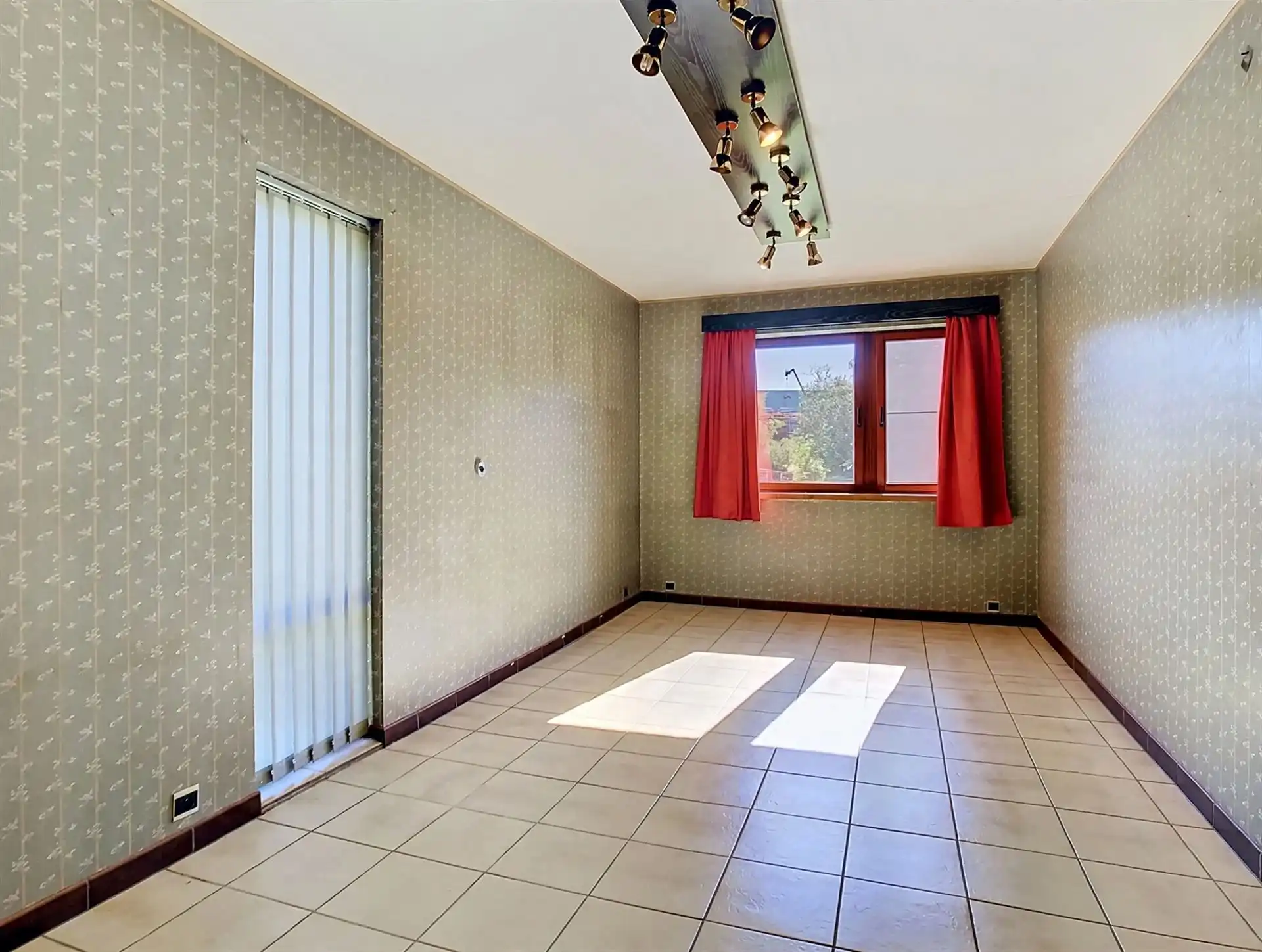 Villa met 3 slpk., bureau en groot perceel foto 14