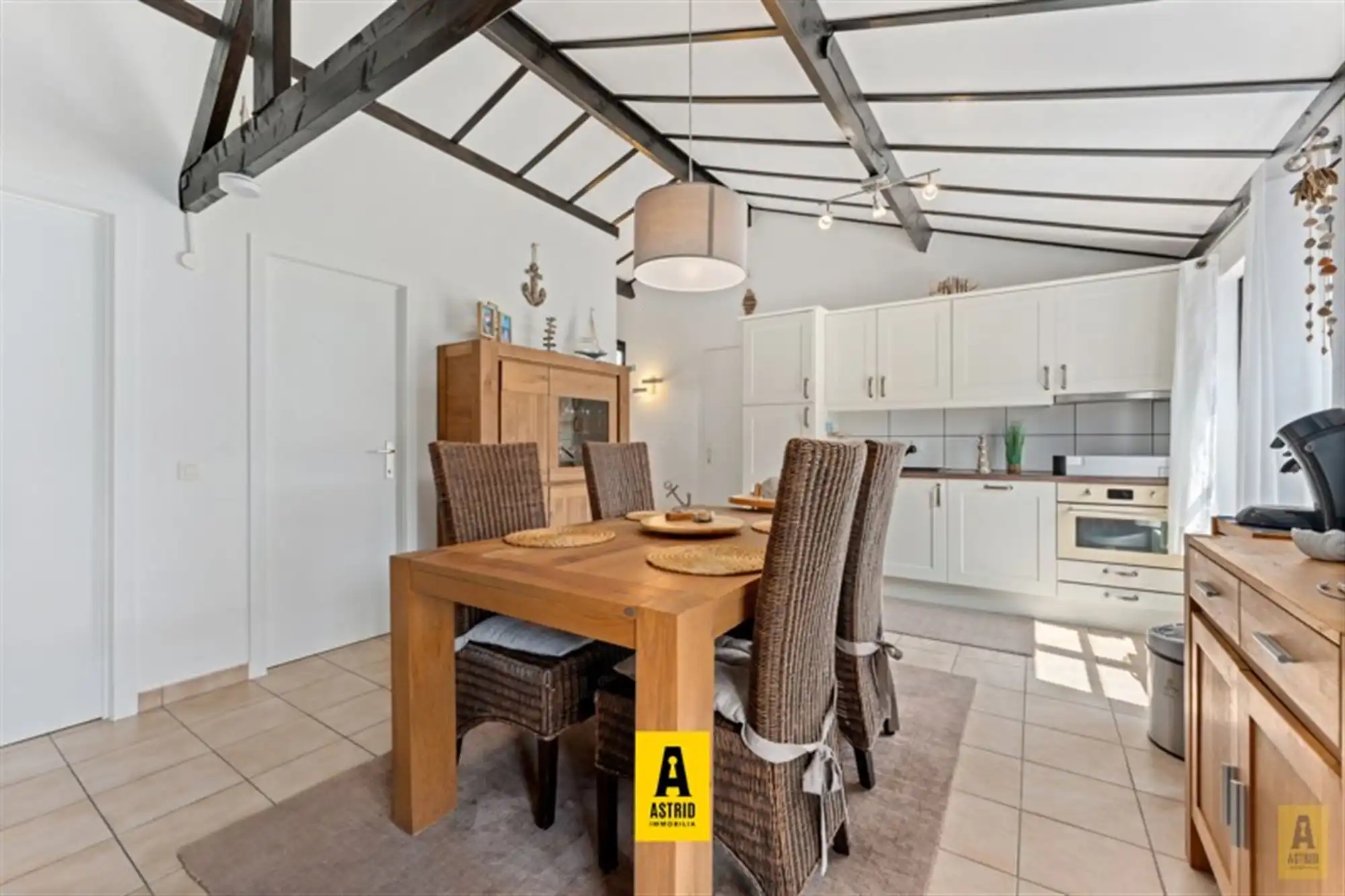 Schitterende vakantiewoning met parking en zonnige tuin! foto 7