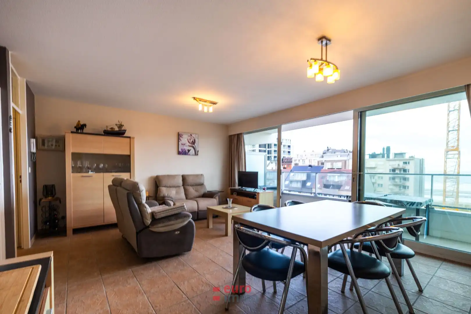 Héél breed, instapklaar appartement met 1 slaapkamer en slaaphoek. foto 5