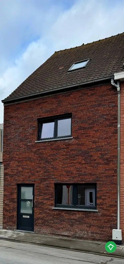 Instapklare volledig gerenoveerde rijwoning met 3 slaapkamers in centrum Middelkerke  foto {{pictureIndex}}