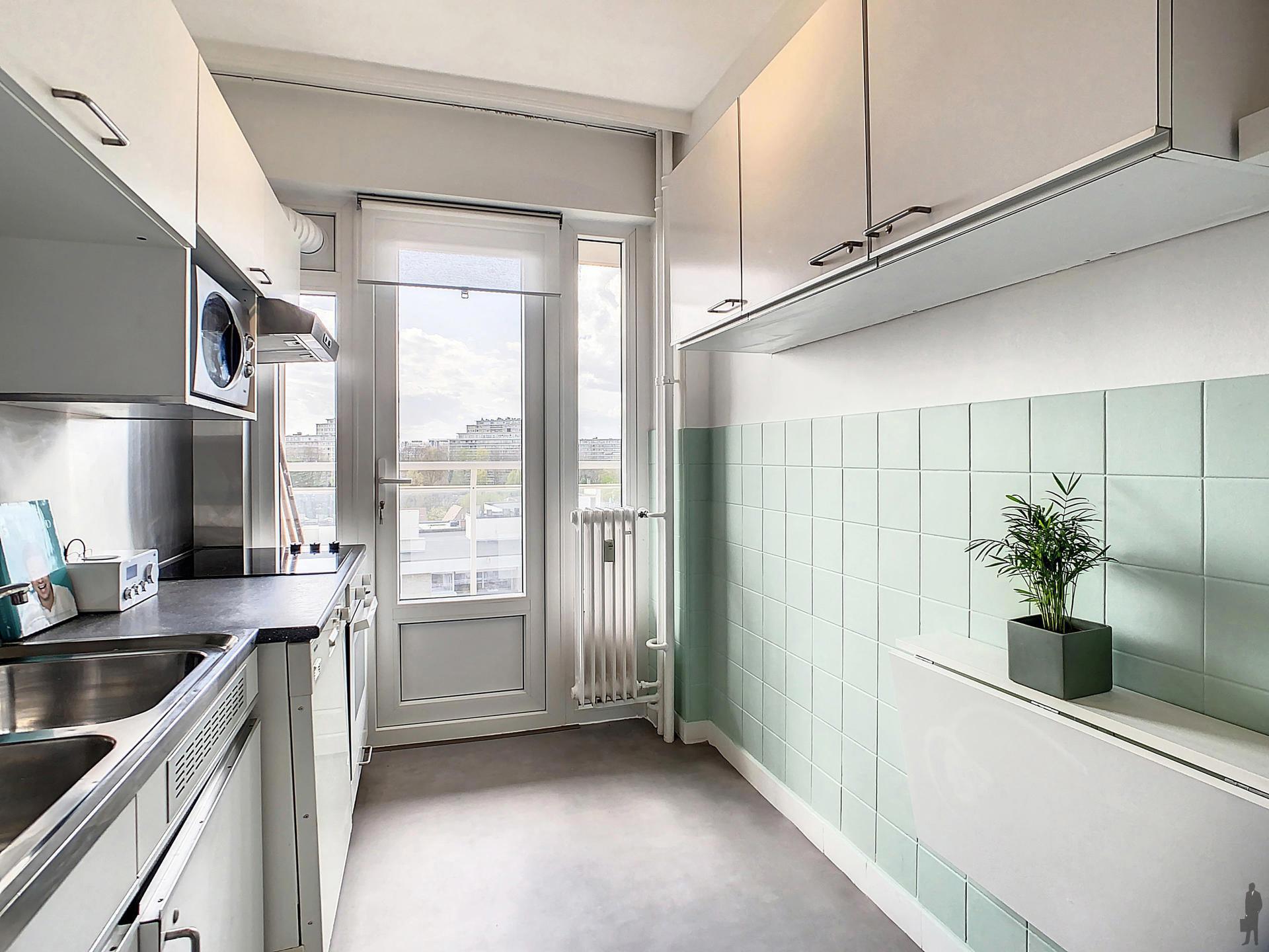 Gezellig appartement met 2 slaapkamers en mooi terras te Berchem! foto 9