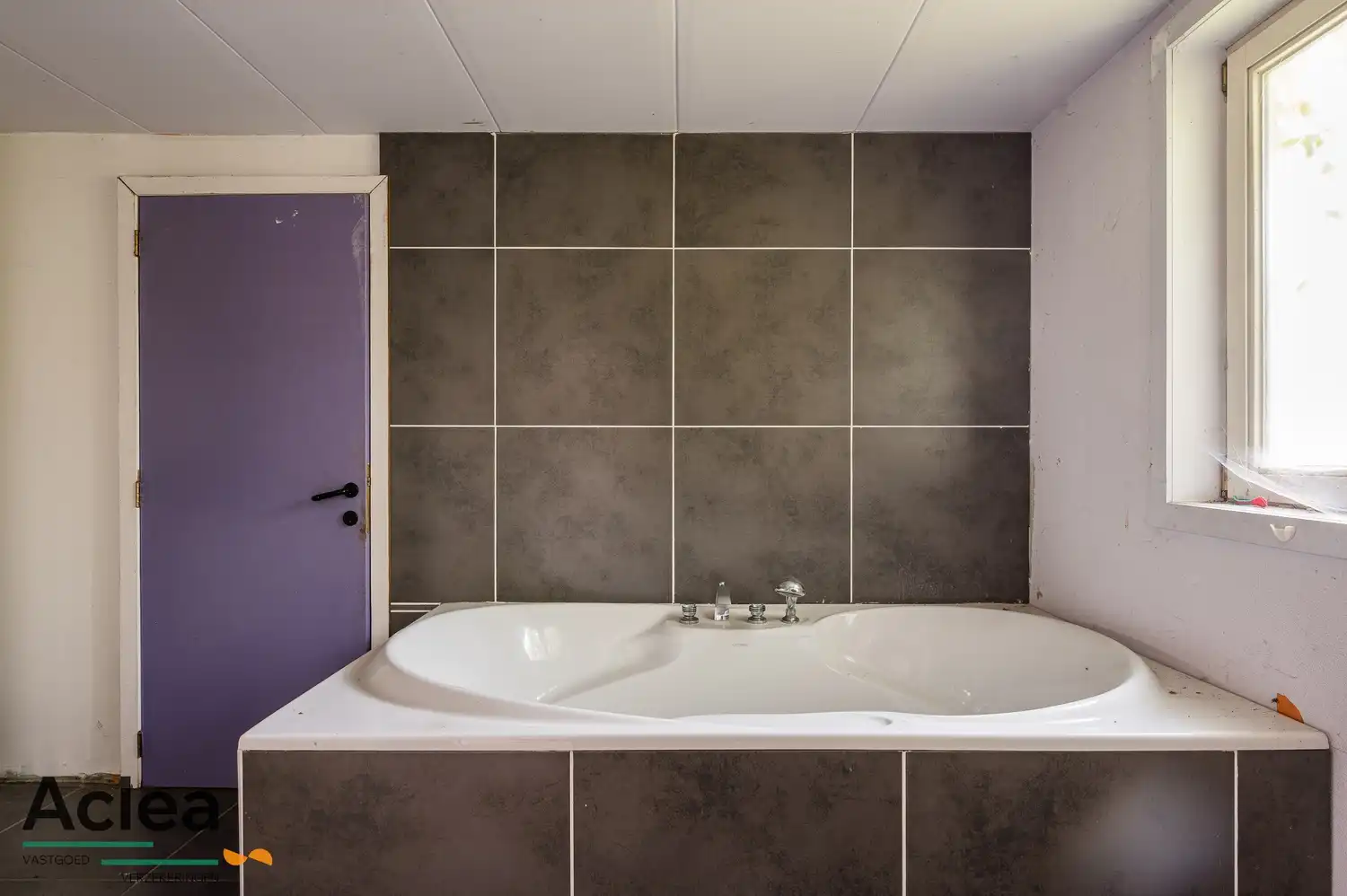 Te renoveren woning met grote magazijnruimte en veel potentieel foto 21