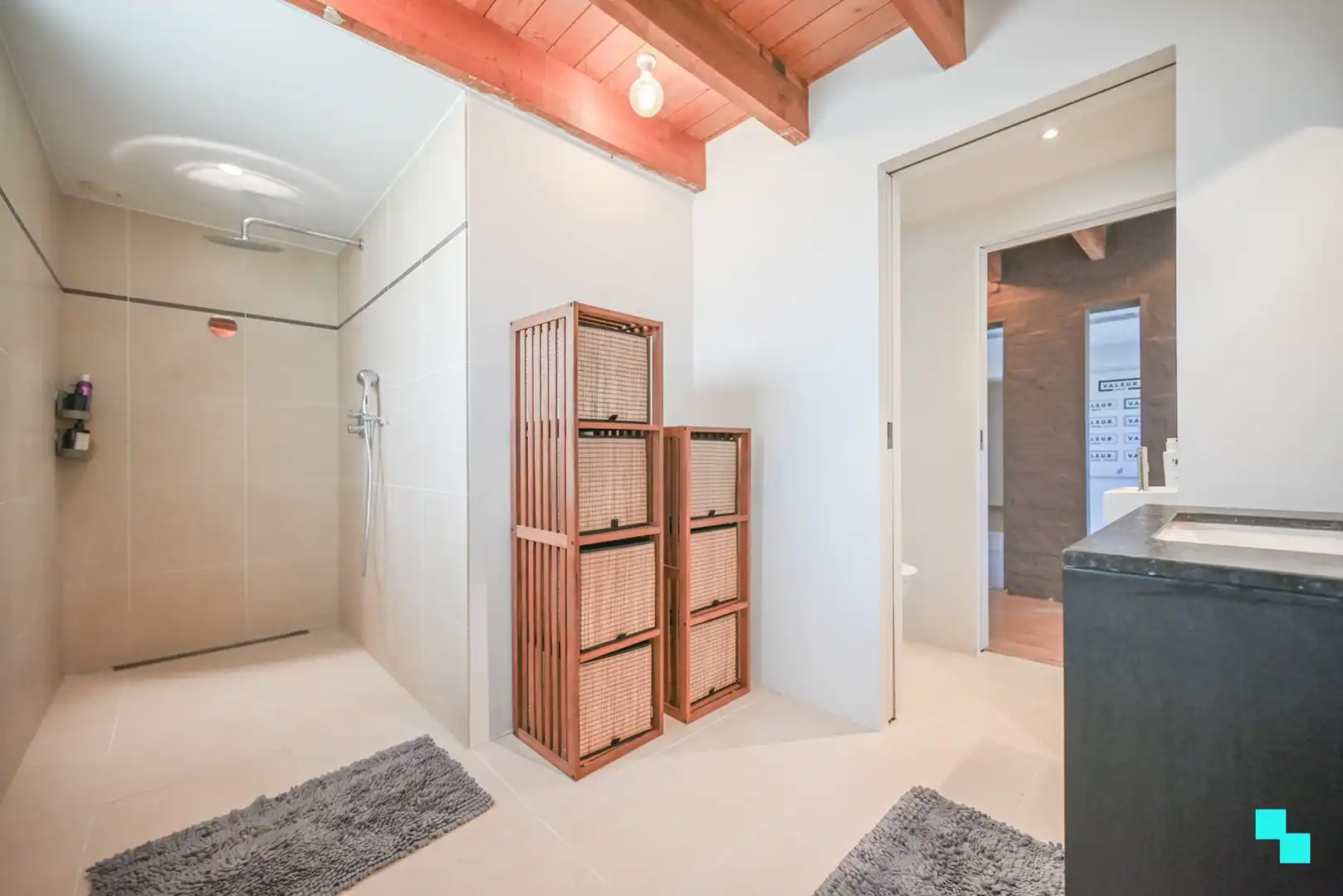 Stijlvol wonen met comfort: 5 slaapkamers, zonnig terras & moderne technieken foto 14