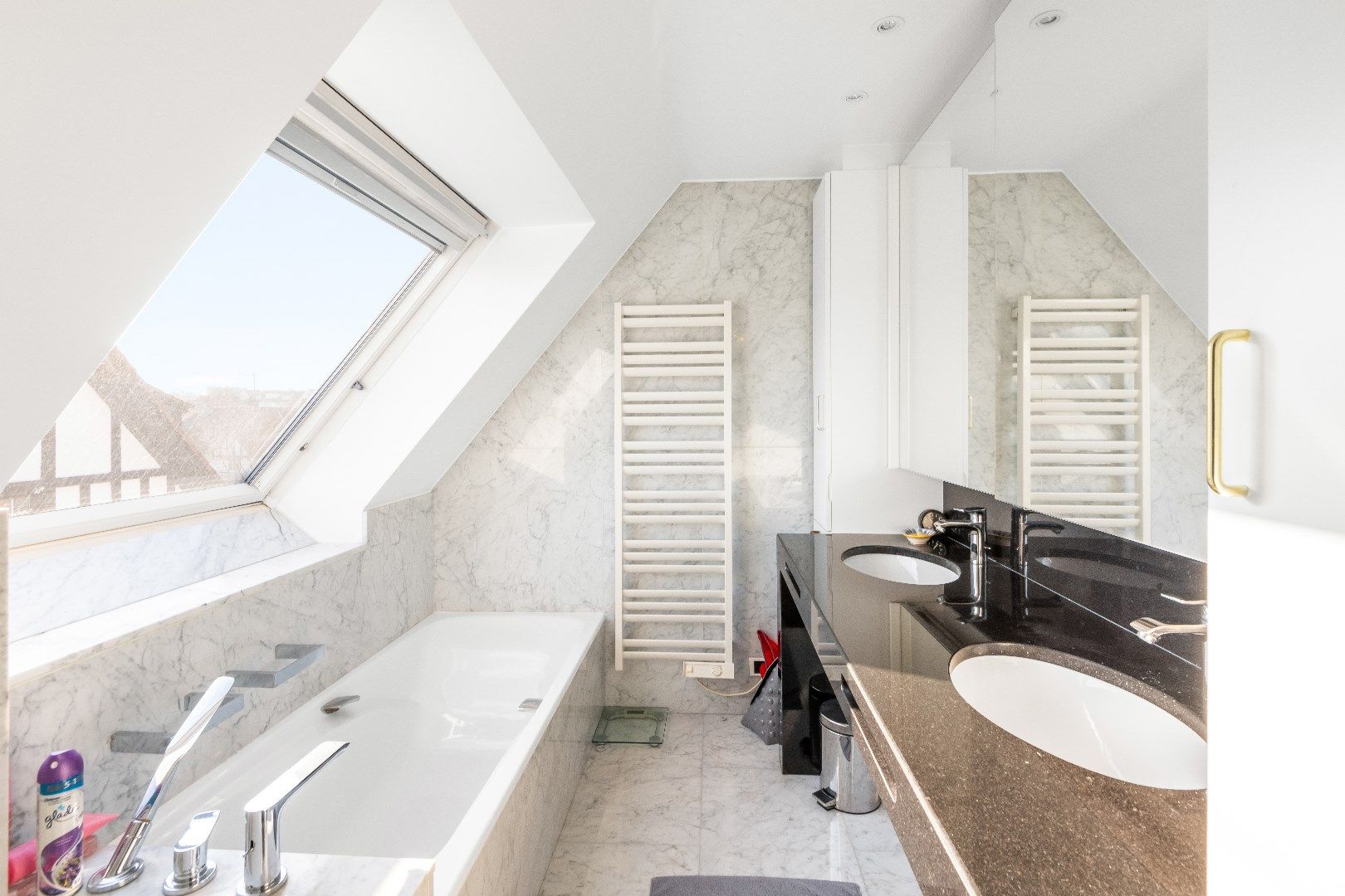 Uniek gelegen appartement (plateau) in een villa residentie met weidse zichten op enkele passen van het Albertplein en de Zeedijk.  foto 14