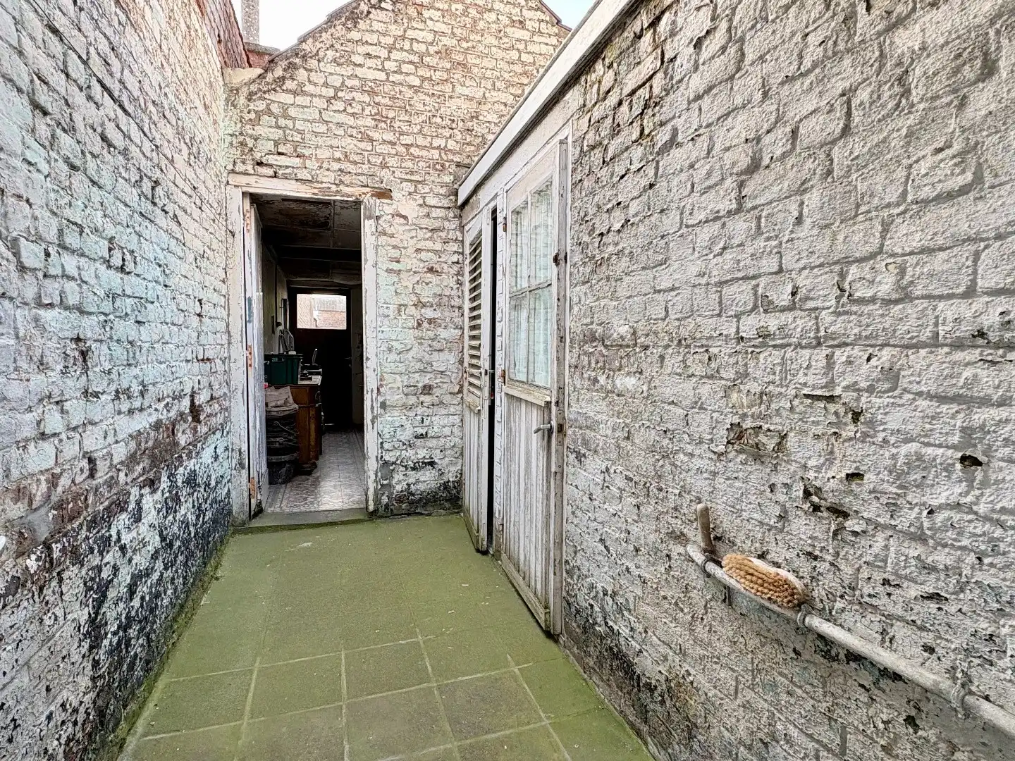 Te renoveren woning met diepe tuin te koop in Harelbeke foto 7