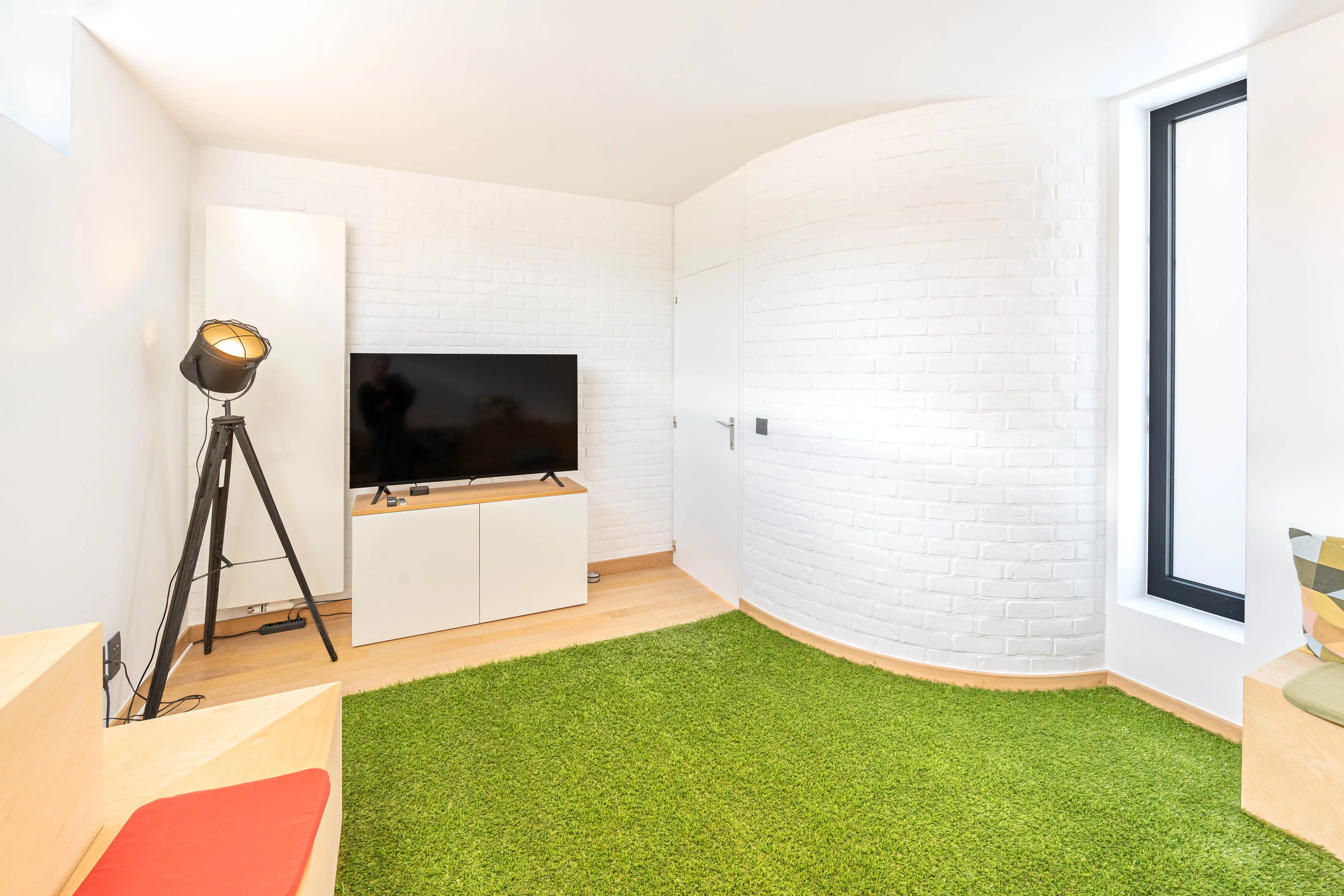 Knappe villa met kantoor, studio of praktijk mogelijkheden foto 25