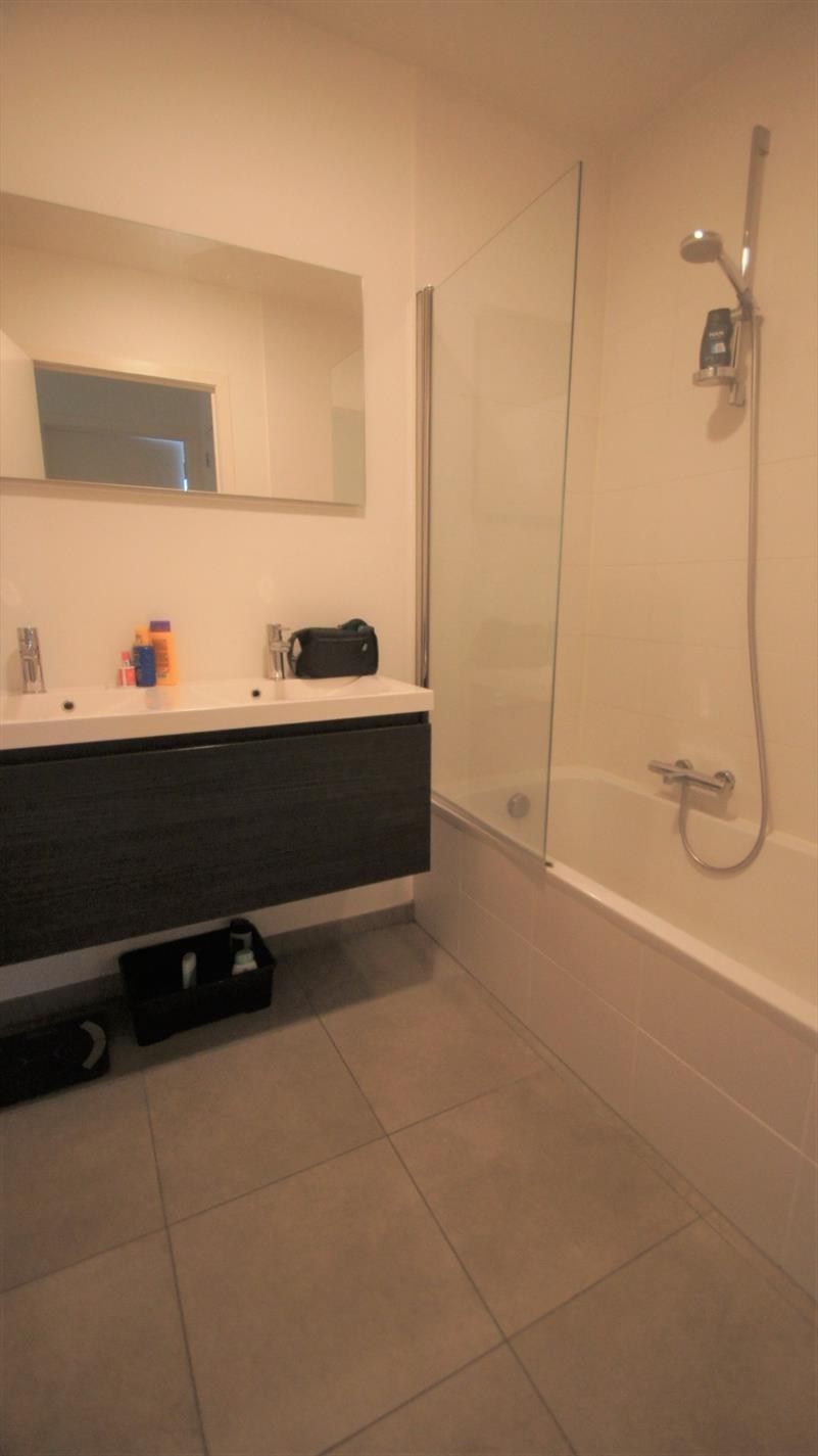 Ruime en moderne penthouse met 2 slpks, terras + autostaanplaats foto 7