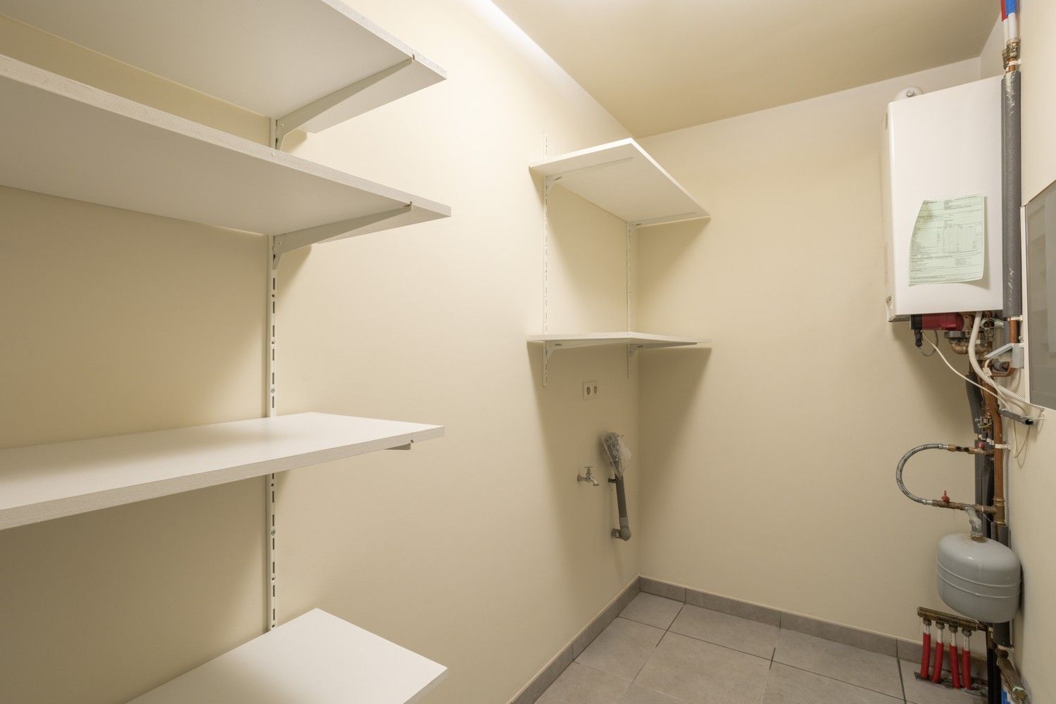 DUPLEXAPPARTEMENT MET 3 SLAAPKAMERS EN PARKEERPLAATS IN HET CENTRUM VAN BILZEN foto 7